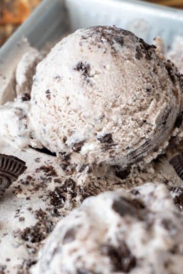 a scoop of cookies and cream ice cream in a container