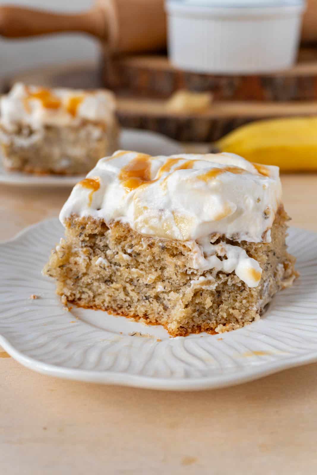 banoffee cake slice in a white plate