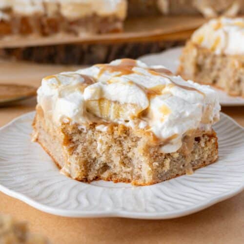 banoffee cake slice in a white plate