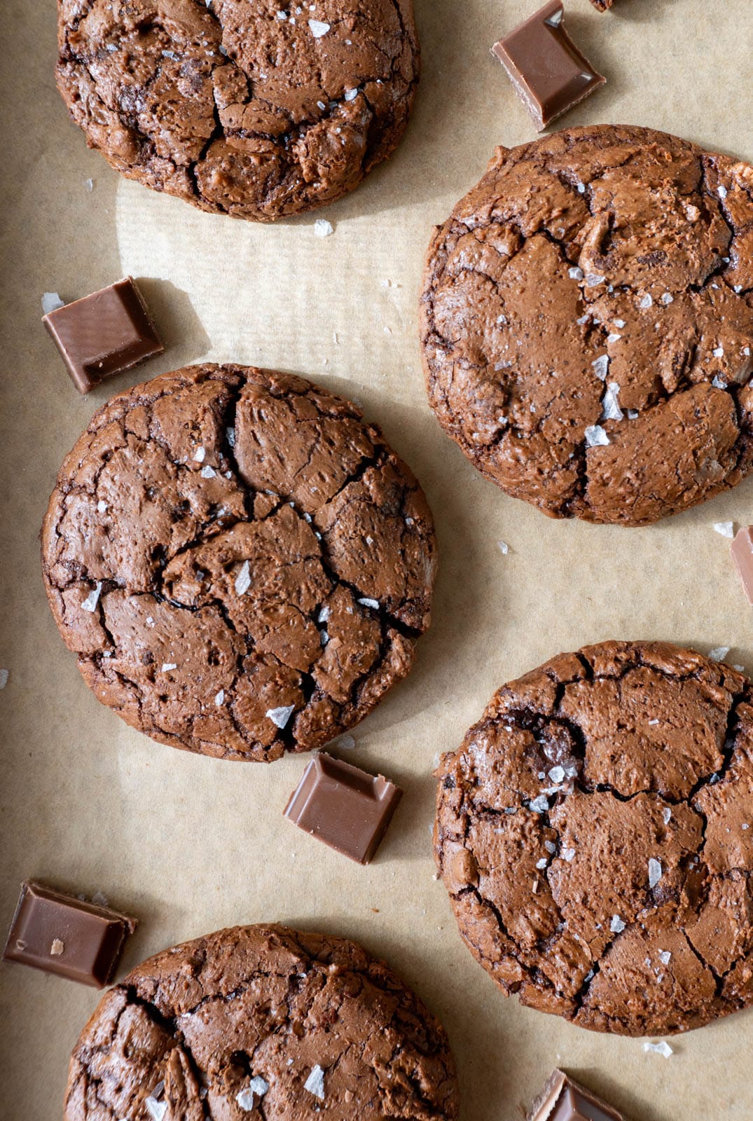 6 Brownie cookies in a pan